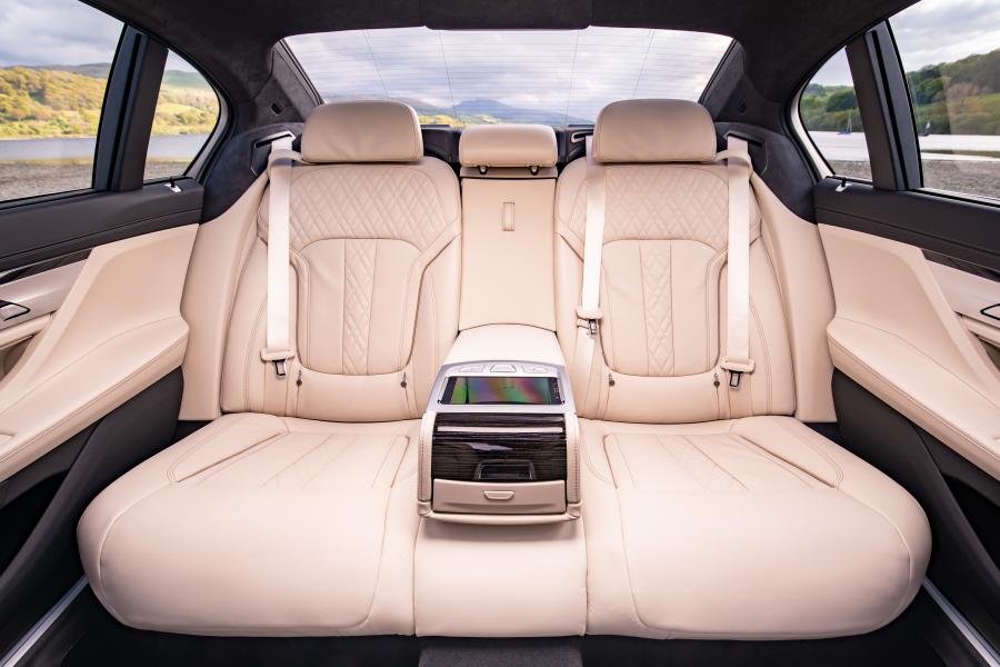 Интерьер BMW 730Ld (G12) 2019 года  (UK) (фото 31 из 36)